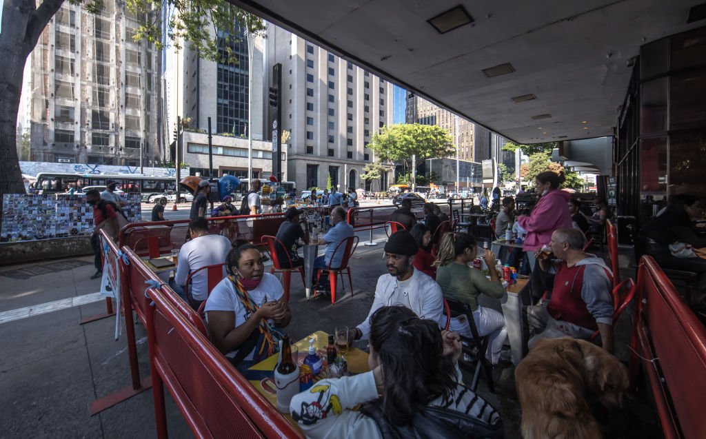 Dez bares e restaurantes abriram por dia em SP desde o fim da quarentena