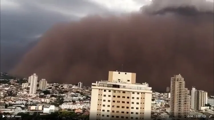 Morador de Franca publicou a chegada da nuvem de poeira na cidade (Reprodução Twitter/Exame)