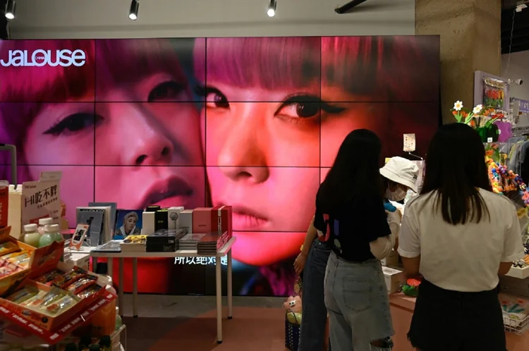 China: a agência reguladora destacou que deseja incentivar a estabelecer "critérios de beleza corretos e o banimento de homens "afeminados e influenciadores vulgares" (AFP/AFP)