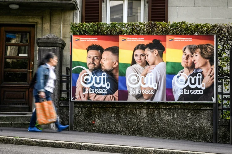 Casamento homoafetivo: o novo texto prevê que casais do mesmo sexo podem adotar crianças (AFP/AFP)