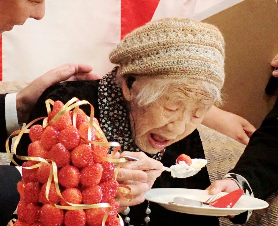 A japonesa Kane Tanaka é, oficialmente, a pessoa mais velha do mundo, com 118 anos (Reprodução/AFP)