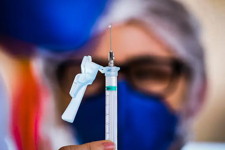 Vacina: imunizante contra a covid-19 pode ser aplicado junto contra a gripe. (Fabio Rodrigues Pozzebom/Agência Brasil)