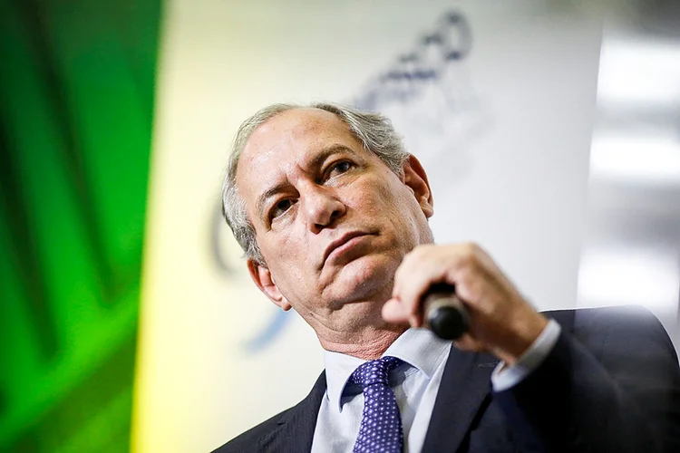 Ciro Gomes participa de manifestação pelo impeachment no Rio de Janeiro neste sábado, 2 (Adriano Machado/Reuters)