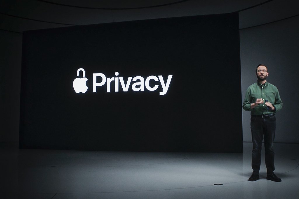 Nova política de privacidade da Apple: regras dificultam a venda de anúncios em plataformas como Facebook (Foto/Reprodução)