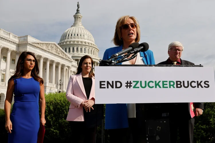 Parlamentares dos EUA protestam contra presidente do Facebook, Marck Zuckerberg (Jonathan Ernst/Reuters)