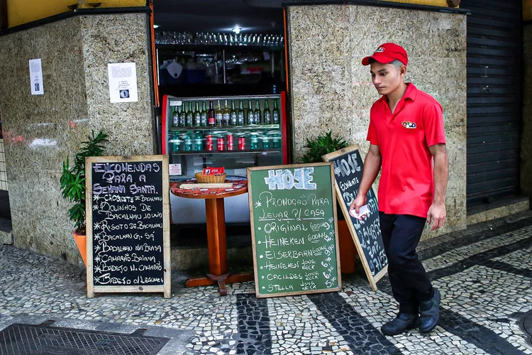 Restaurante no Rio de Janeiro (Pilar Olivares/Reuters)