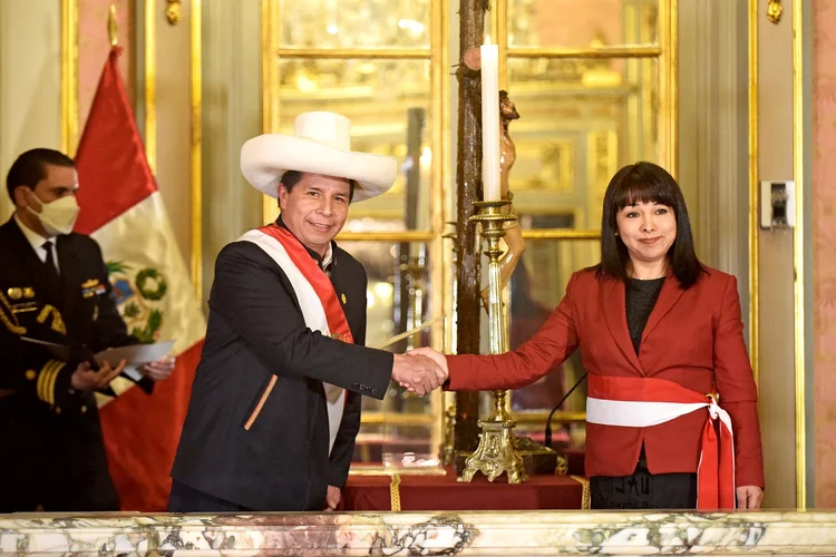 Peru: Presidente Pedro Castillo, e nova premiê do país, Mirtha Vásquez (Presidência do Peru/Divulgação/Reuters)