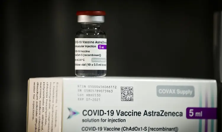 AstraZeneca: laboratório pede mudança na bula para incluir recomendação de reforço de terceira dose (Breno Esaki/Agência Saúde DF/Agência Brasil)