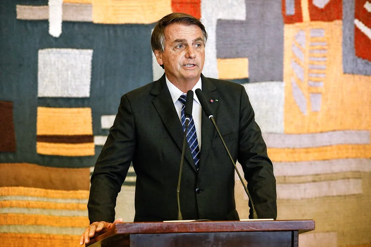 Bolsonaro: Com a resistência ao texto no Senado, o governo propôs a revisão do teto de gastos (Alan Santos/PR/Flickr)