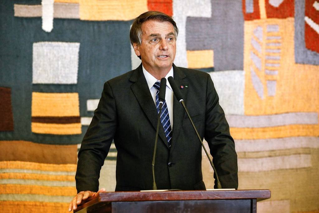 Bolsonaro sanciona projeto de lei que institui o Auxílio Gás
