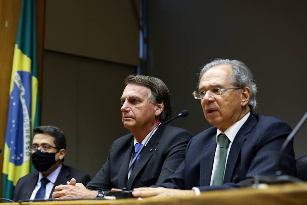 Presidente Jair Bolsonaro e o ministro Paulo Guedes: desafios à frente até garantir aprovação de mudanças no ICMS (Clauber Cleber Caetano/PR/Flickr)