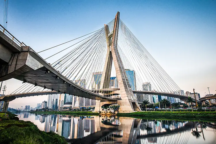 Rio Pinheiros: A estrutura está instalada na altura das estações de trem da Granja Julieta e João Dias (na margem leste), e na frente do Parque Global (Germano Lüders/Exame)