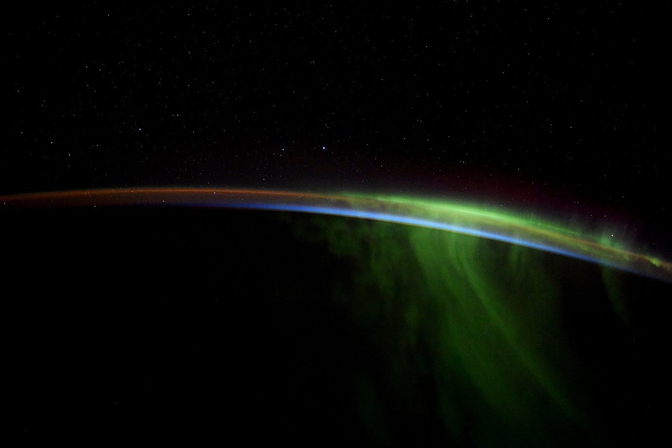 Astronautas registram aurora austral vista do espaço; veja vídeo