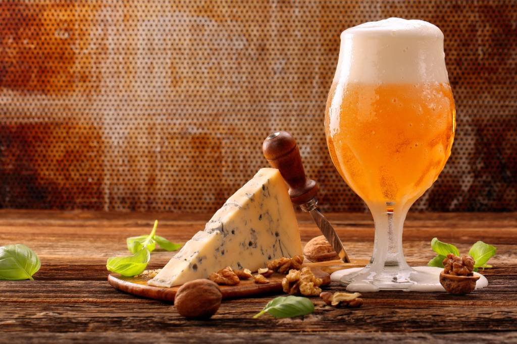 Humanos já consumiam queijo azul e cerveja há 2.700 anos, mostra estudo