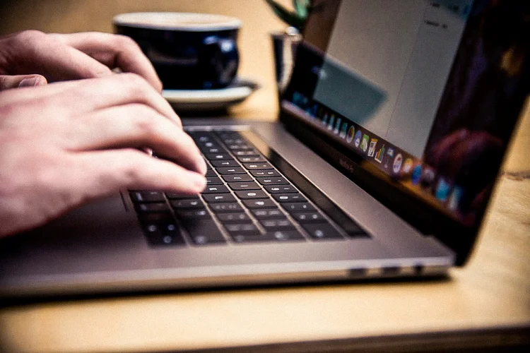 MacBook: pano de polimento da empresa para computadores pode ser parcelado em até 12x (James Sheppard/Future/Getty Images)