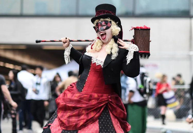 Cosplayer da Comic Con de NY: evento volta a acontecer presencialmente, ainda que em escala reduzida (Daniel Zuchnik/Getty Images)