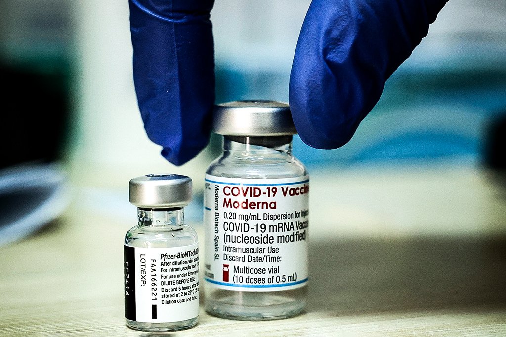 Reino Unido aprova vacina da Moderna contra a variante ômicron