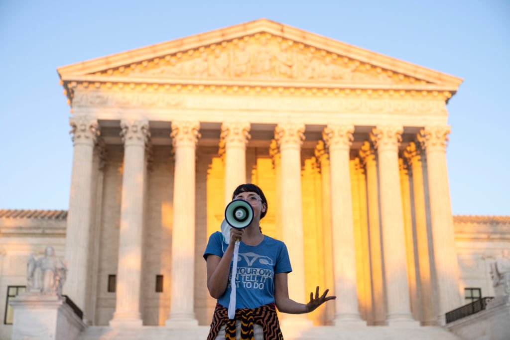 Protesto em frente à Suprema Corte nos EUA: lei sobre aborto no Texas gerou críticas em todo o país no ano passado (Drew Angerer/Getty Images)