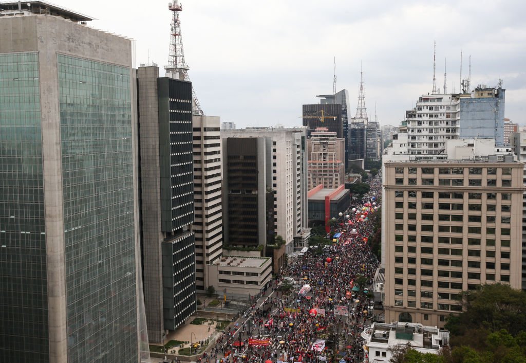 Manifestantes protestam contra Bolsonaro em todos os estados