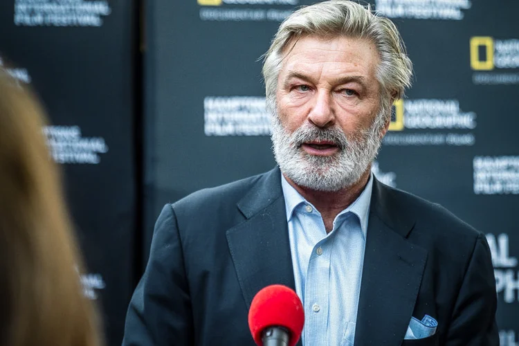 Alec Baldwin: ator disse que não puxou o gatilho da arma (Mark Sagliocco / Correspondente/Getty Images)