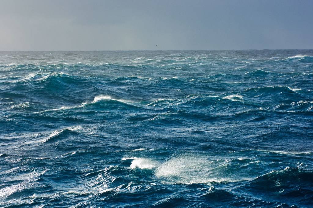 Cientistas americanos criam sistema para transformar umidade do mar em água potável