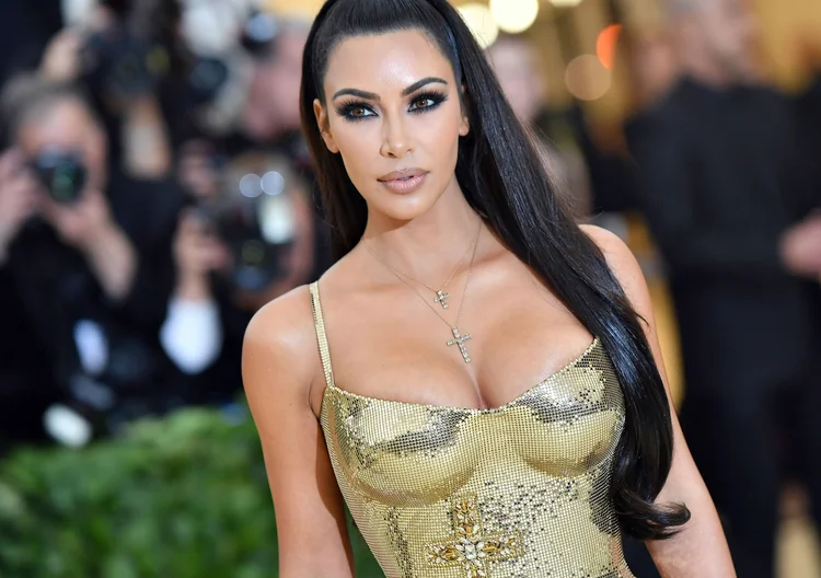 Kim Kardashian está "reavaliando" sua relação com a marca de luxo Balenciaga. (ANGELA WEISS/AFP/Getty Images)