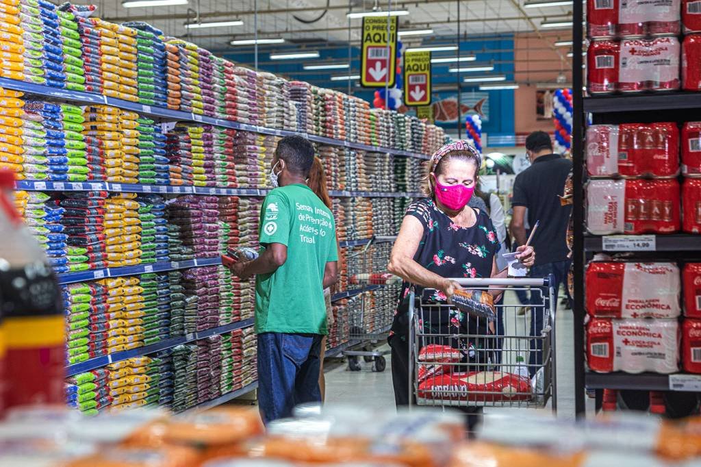 Supermercado: salário mínimo necessário para uma família de quatro pessoas chegou a quase 6.000 reais em novembro (Leandro Fonseca/Exame)
