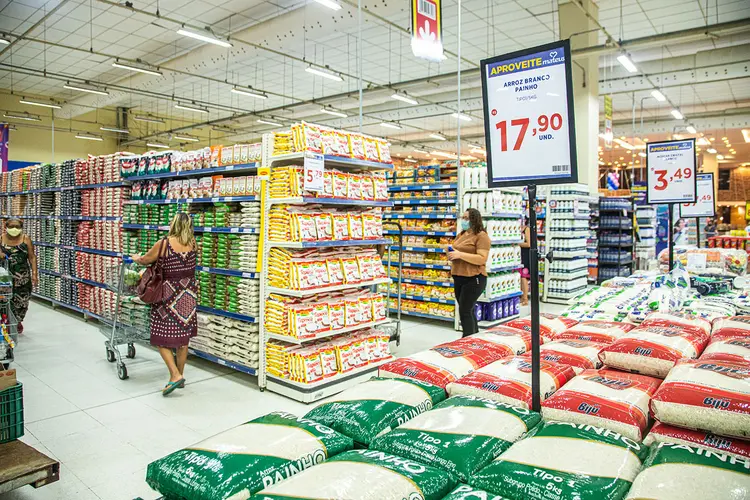 Supermercado: alimentos como cenoura e tomate foram destaque de altas no mês de março (Leandro Fonseca/Exame)