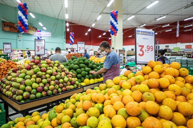 Inflação alta diminui poder de compra da população. (Leandro Fonseca/Exame)