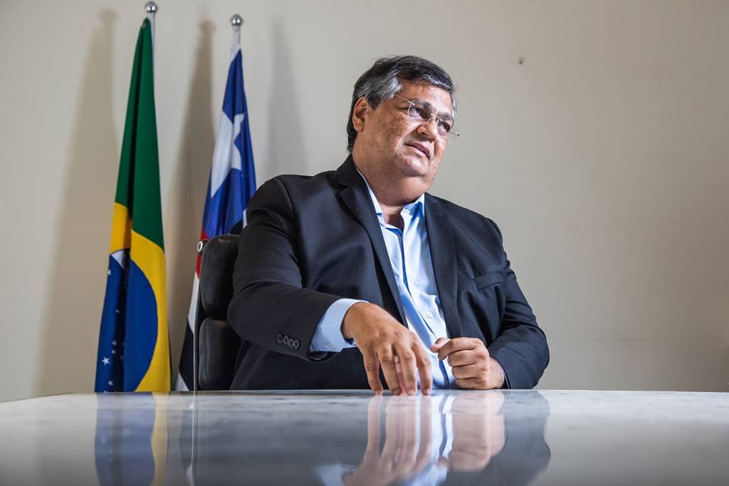 Flávio Dino toma posse como ministro da Justiça e defende desarmamento