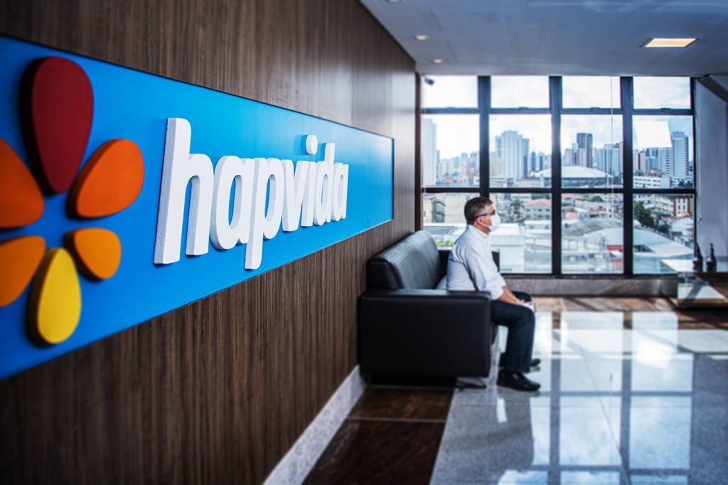 Hapvida (HAPV3) cai 4% na bolsa após saída de co-CEO ligado à NotreDame