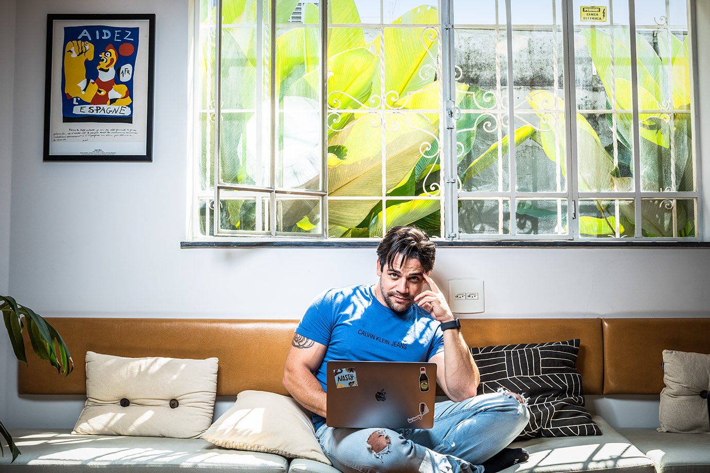 Como a Deel facilita contratações internacionais com apenas alguns cliques