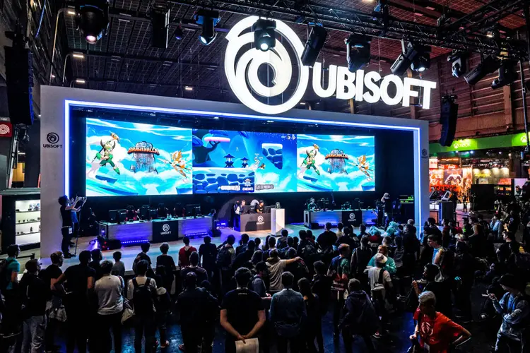 Ubisoft adota caminho oposto ao de concorrentes e indica objetivo de buscar posição de liderança no universo dos jogos em blockchain (NurPhoto/Getty Images)