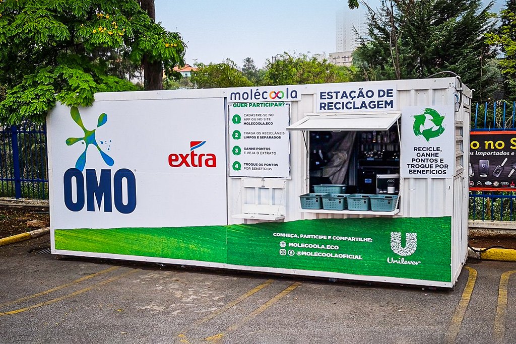 Extra e Unilever instalam estações de reciclagem em lojas de hipermercado