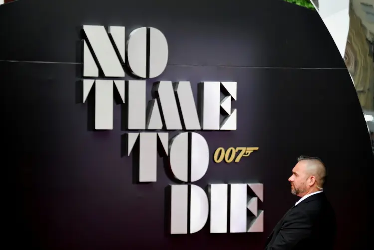 007: filme está sendo lançado exclusivamente nos cinemas.  (Toby Melville/Reuters)