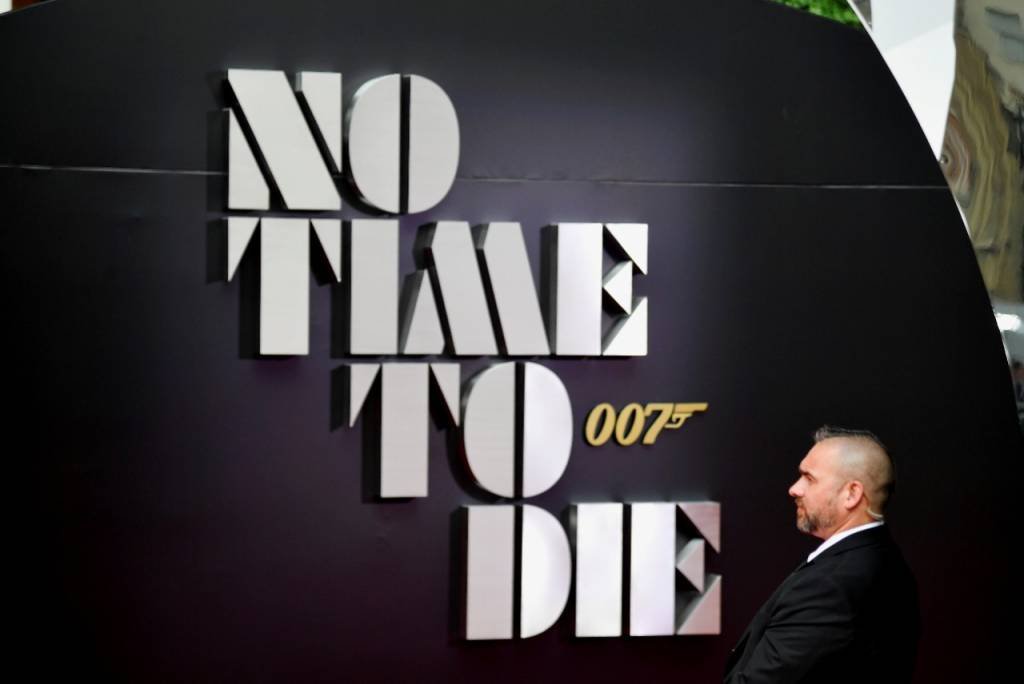 Cinemas britânicos apostam em '007' para reconquistar público