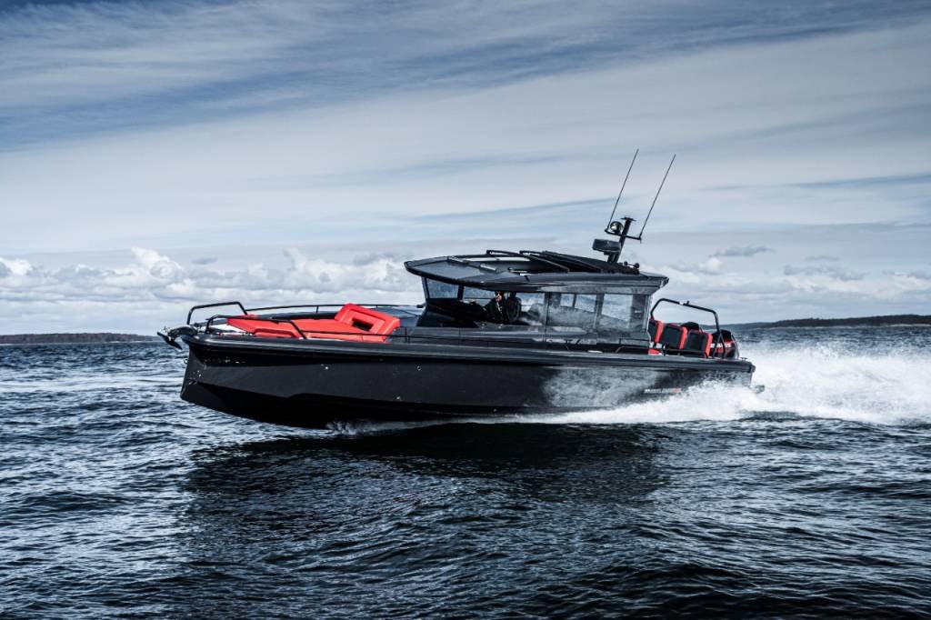 Panerai e Brabus apresentam relógio inspirado no "barco do Batman"