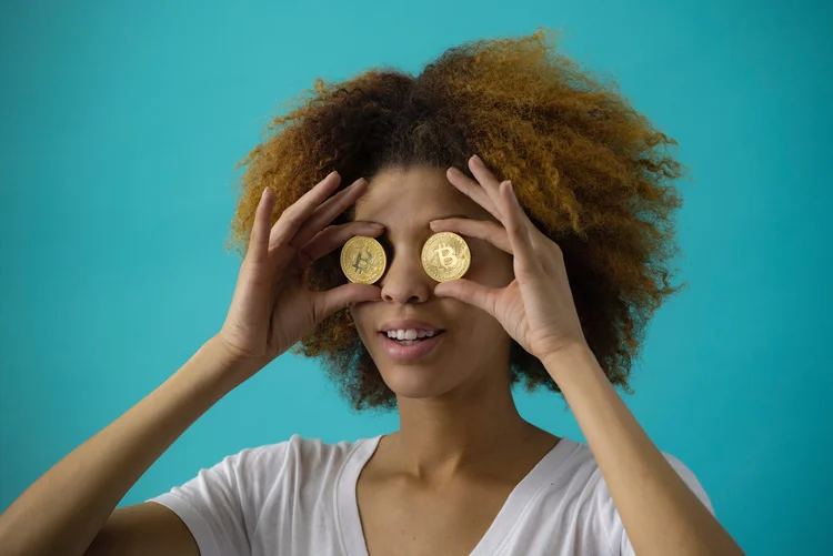Bitcoin e outras criptomoedas já fazem parte da rotina do banco BTG Pactual (Thought Catalog on Unsplash/Divulgação)