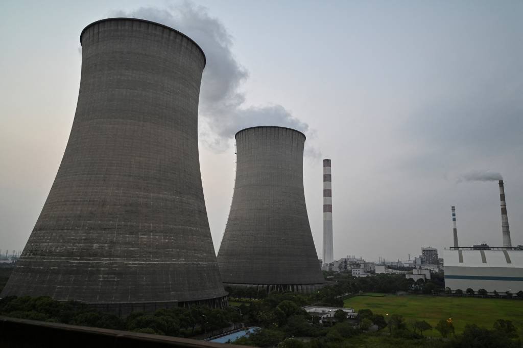 O presidente chinês, Xi Jinping, prometeu reduzir as emissões poluentes antes de 2030 (Hector RETAMAL/AFP)