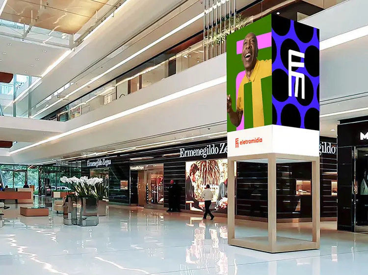 Tela de anúncios da Eletromidia em shoping | Foto: empresa adquire a NoAlvo (Eletromidia/Divulgação)