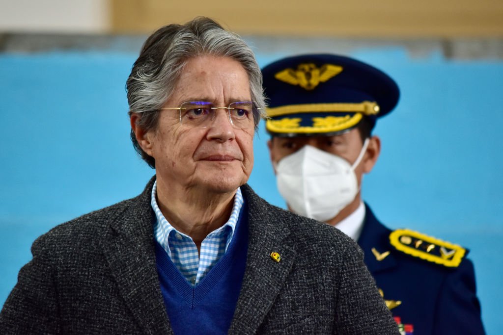 Presidente do Equador evita destituição e suspende negociações com líder de protestos