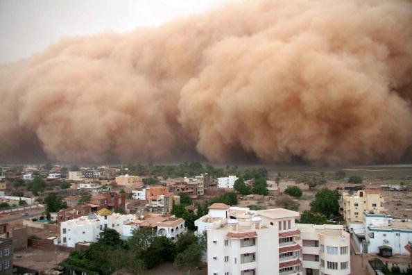Nuvem gigante de poeira, conhecida como "haboob", no Sudão, na África, onde fenômeno é mais comum (Photo credit STR/AFP via Getty Images/Getty Images)