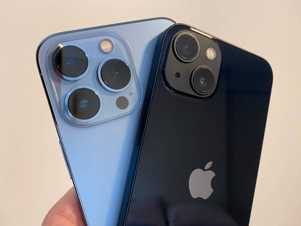 Apple: A empresa deixou de incluir o adaptador de tomada em todos os seus celulares em outubro de 2020 (Exame/Thiago Lavado)