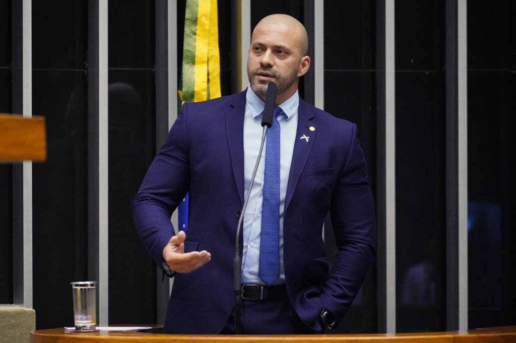 Deputado Daniel Silveira: além da multa, Silveira está proibido de usar redes sociais e de conceder entrevistas (Pablo Valadares/Agência Câmara)