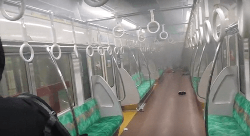 Homem fantasiado de Coringa fere 17 em trem de Tóquio no Halloween