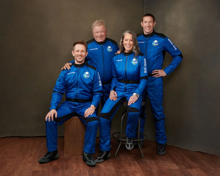 New Shepard 18: equipe contará com o ator William Shatner, de 90 anos, a bordo de viagem espacial (Blue Origin/Divulgação)