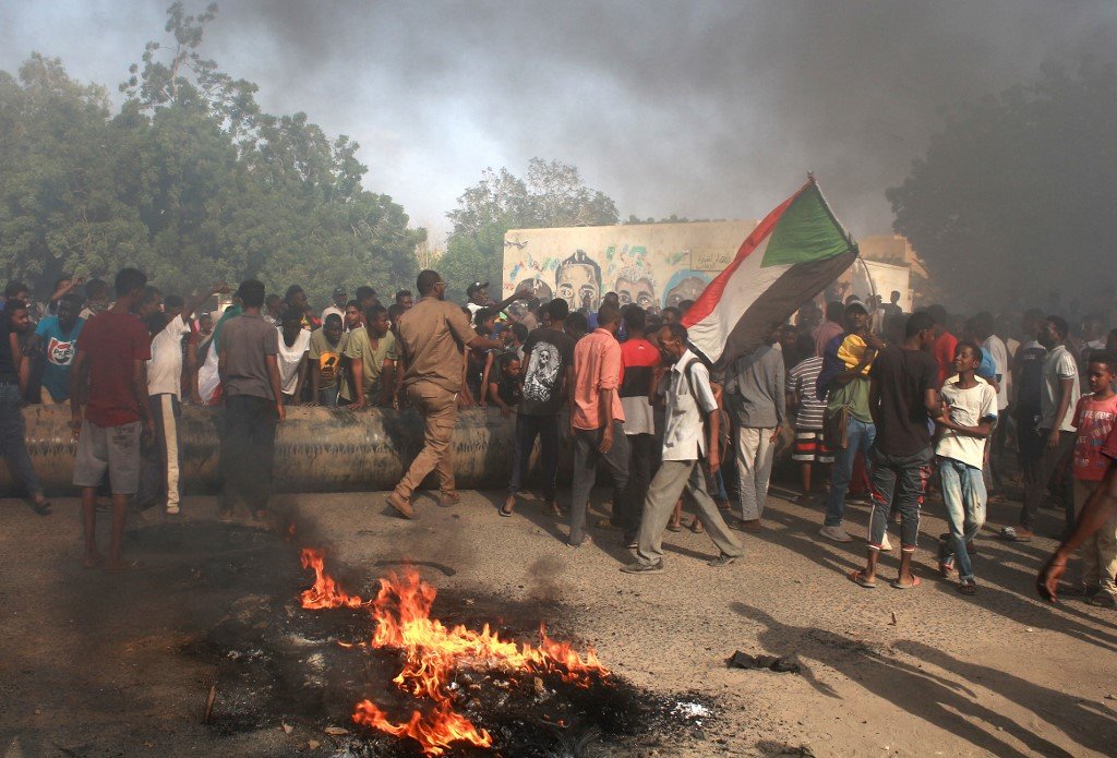 Militares dão golpe de estado no Sudão; protestos são registrados