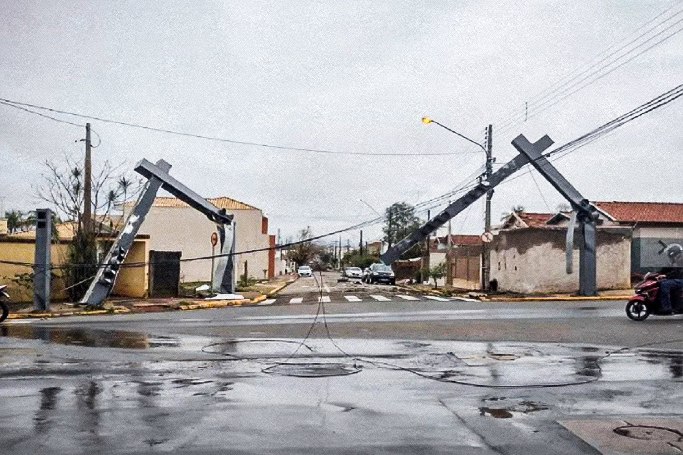 Tornado que varreu Pirassununga pode se repetir? Veja vídeos