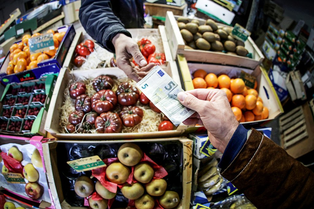 Preço dos alimentos deve continuar em alta em 2022 (Reuters/Eric Gaillard)