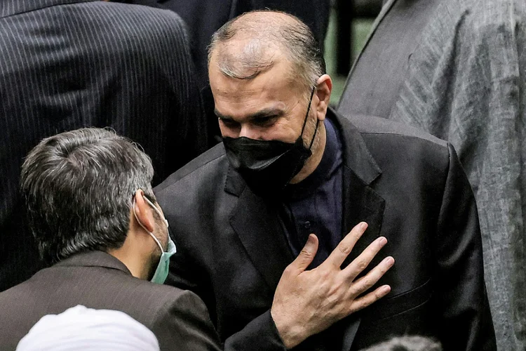 O ministro das Relações Exteriores do Irã, Hossein Amir-Abdollahian, na foto, disse que se os Estados Unidos tiverem "verdadeiras intenções" sobre o acordo nuclear, eles poderiam liberar bilhões de dólares em ativos iranianos congelados (AFP/AFP)